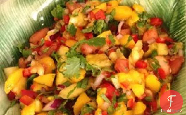 Mango, Pfirsich und Ananas-Salsa