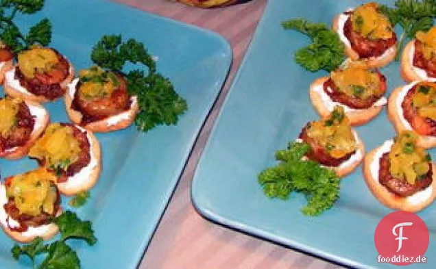 Gegrillte Garnelen auf Bruschetta mit frischen Tomaten, gelbem Pfeffer &