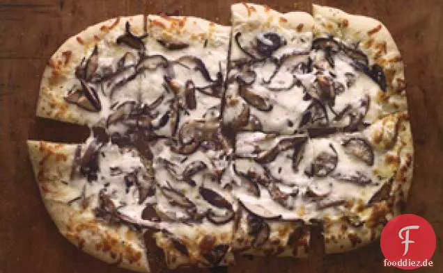 Weiße Pizza mit Pilzen