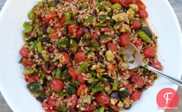 Farro mit geröstetem Gemüse und geröstetem Tomatendressing Rezept