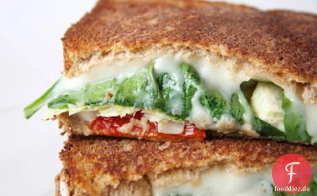 Gegrillte Artischocke Sonnengetrocknetes Tomaten-Sandwich