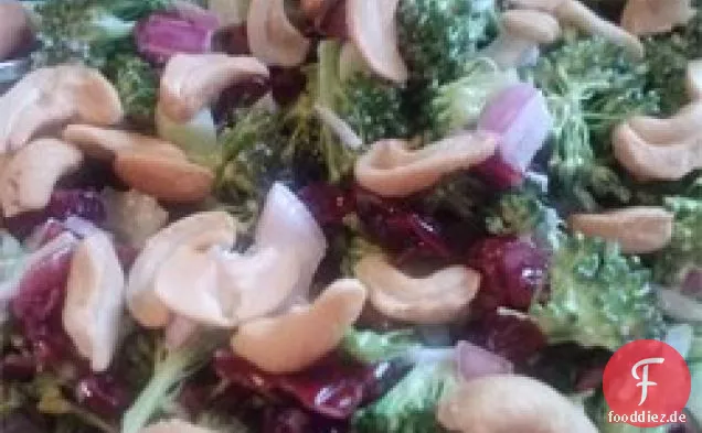 Köstlicher Brokkoli-Cranberry-Salat