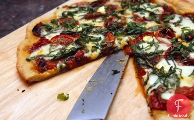 Tomaten-Basilikum-Pizza