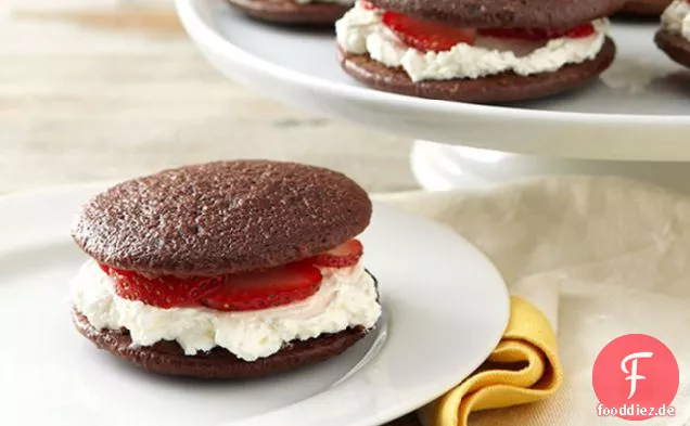 Schoko-Erdbeer-Shortcake Whoopie Pies