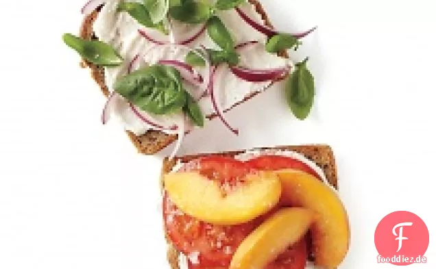 Pfirsich, Tomaten Und Ricotta-Sandwich