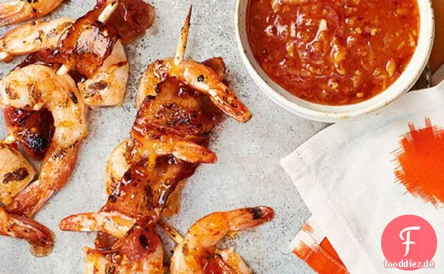 Mit Speck umwickelte Garnelen-Kabobs mit Orangen-Chipotle-Sauce