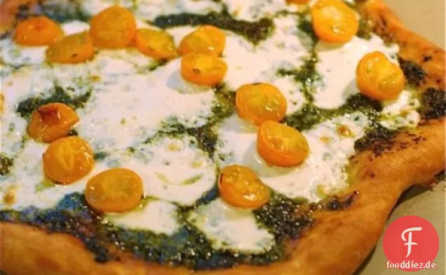 Hausgemachte Pesto, Mozzarella & Tomaten Pizza