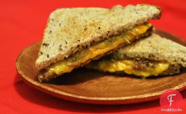 Gegrillter Käse Mit Tomaten-Chutney