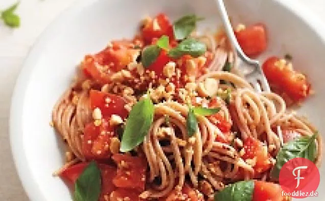 Emmer Spaghetti Mit Frischen Tomaten Und Marcona Mandeln
