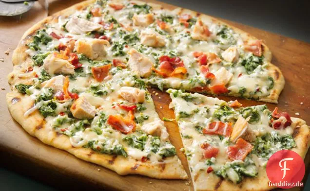 Gegrillter Spinat-Alfredo-Pizza