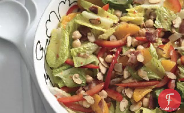 Kichererbsensalat mit gewürzten Mandeln