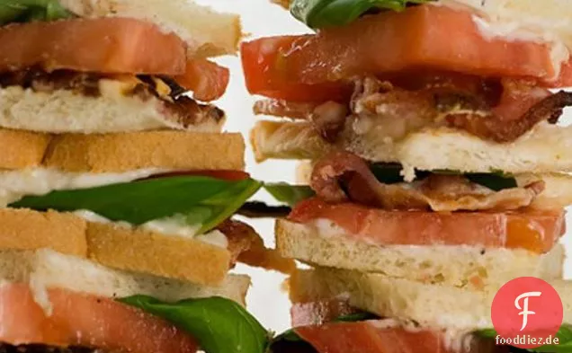 Mini Speck Tomaten und Basilikum Sandwiches