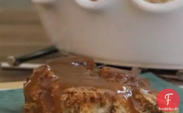Kürbisbrotpudding mit Karamell-Rum-Sauce