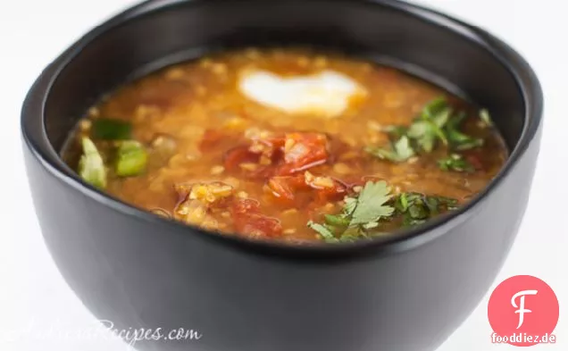 Würzige rote Linsen-Tomatensuppe