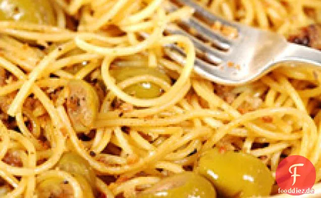 Spaghetti mit grüner Olivensauce