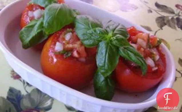 Knusprige Gurken und Tomaten in Dillvinaigrette