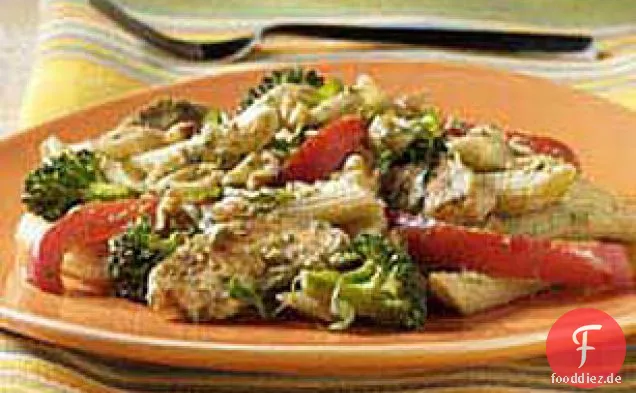 PLANTERSÂ® Penne mit Hähnchen und Gemüse in Basilikumsauce