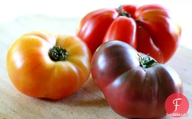 Erbstück-Tomaten-Basilikum-Mozzarella-Salat