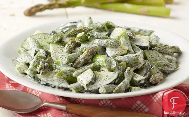 Gurken-Dill-Salat mit Spargel