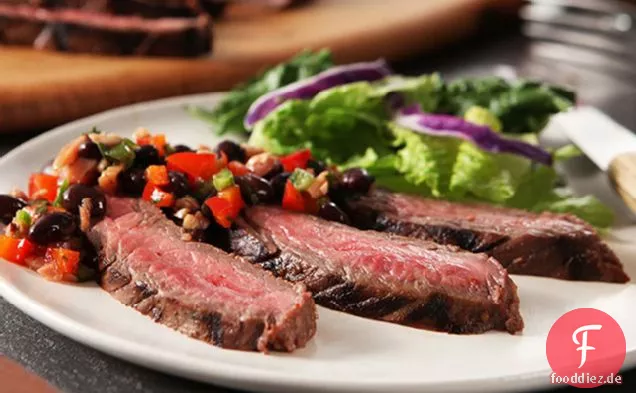Flank Steak mit schwarzen Bohnen Salsa