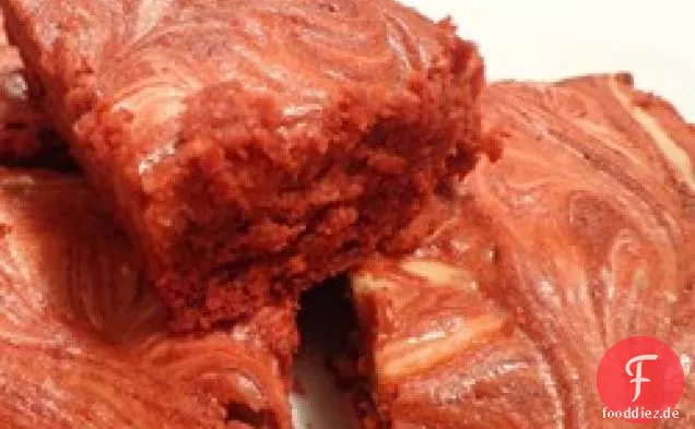 Rote Samt-Brownies mit Frischkäse-Zuckerguss