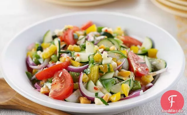 Mediterraner marinierter Gemüsesalat