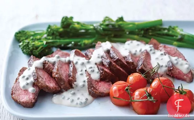 Steak mit cremiger Pfefferkornsauce