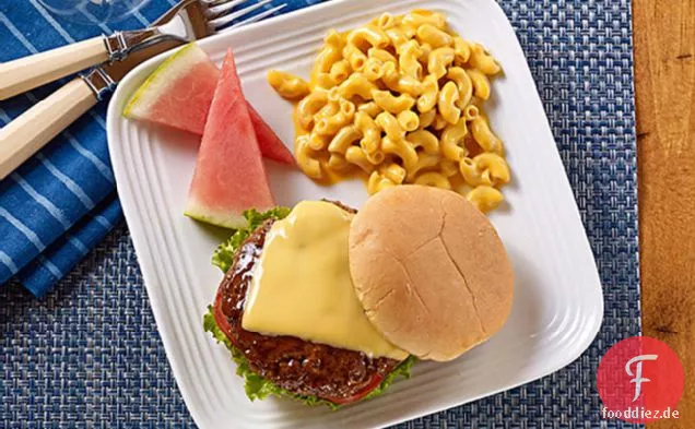 BBQ Cheeseburger mit Deluxe Makkaroni & Käse Abendessen