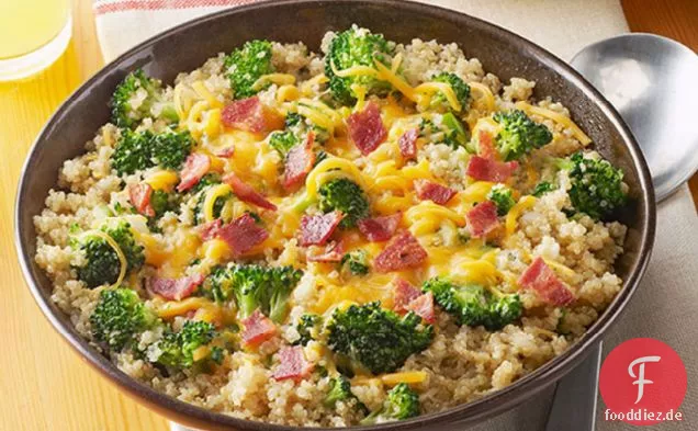 Quinoa mit Brokkoli, Käse & Speck
