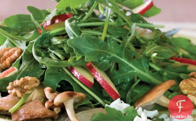 Pilz-, Apfel- und Ziegenkäsesalat