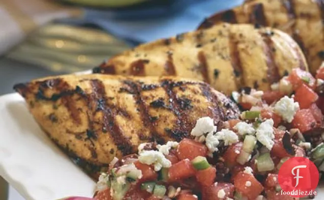 Kräuter-gegrilltes Hähnchen mit Wassermelonen-Feta-Salat
