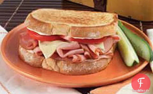Gegrilltes Pepperjack-, Schinken- und Tomatensandwich