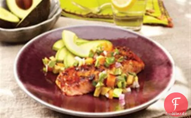 Marinierter Gegrillter Lachs mit Avocado-und Stein-Obst-Salsa