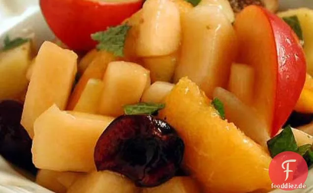 Sommerobstsalat mit Zitronen-Honig-Sirup