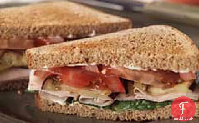 Truthahn-, Auberginen- und Tomatensandwich