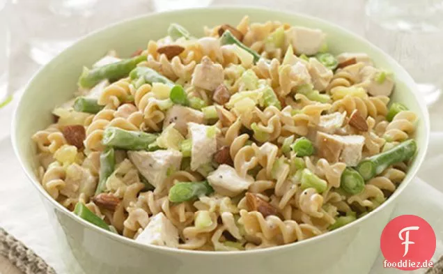 Tropisches Huhn-Nudelsalat