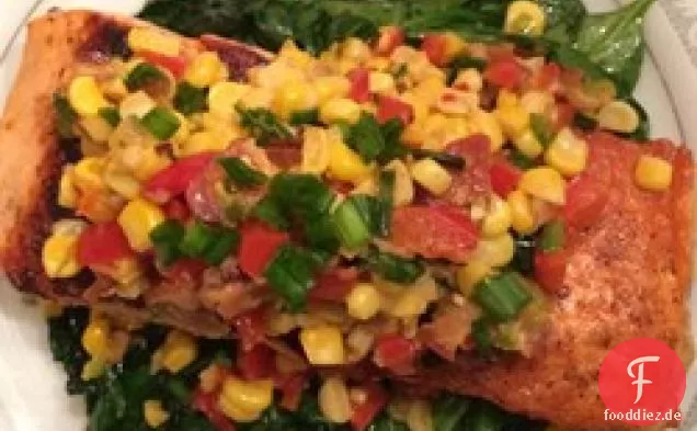 Gegrillter Lachs mit Speck und Mais Relish