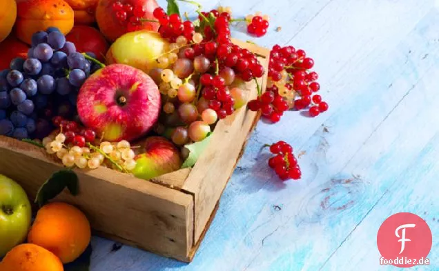 Obstsalat mit Honig-Minze-Dressing