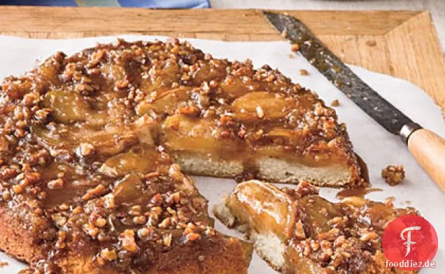 Umgedrehter karamellisierter Apfelkuchen