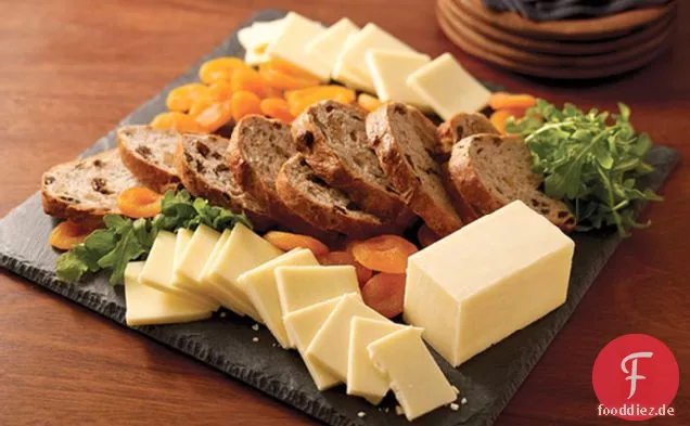 CRACKER BARREL Käse Board mit Obst & Brot