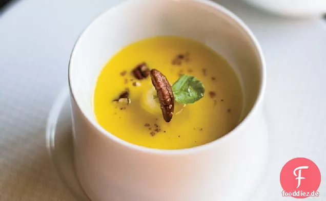 Geröstete Kürbis-Suppe mit Ahorn-Glasierten Bananen
