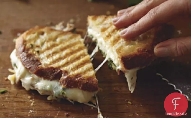 Mozzarella-Pesto-Panini