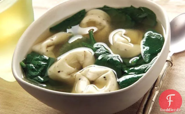 Orientalische Spinat-Hühnchen-Tortelloni-Suppe