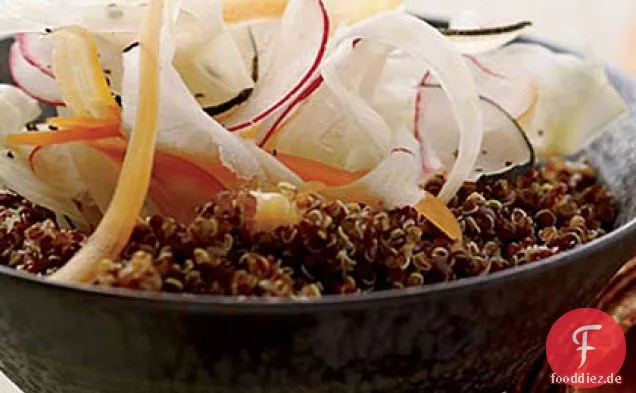 Zitroniger Quinoa-Salat mit rasiertem Gemüse