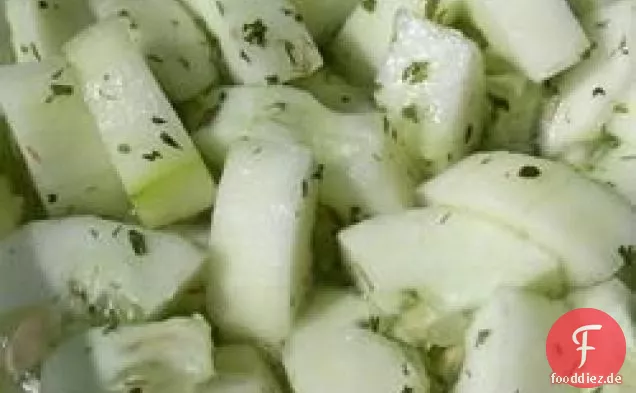 Einfacher Gurkensalat