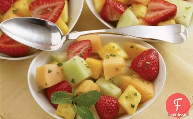 Geprägter Honig-Limetten-Obstsalat