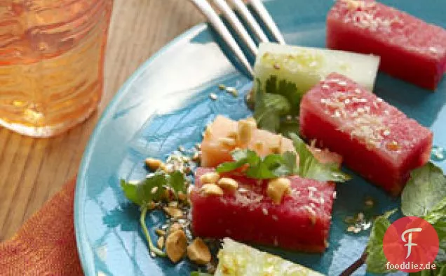 Burmesischer Melonensalat mit Sesam-Ingwer-Vinaigrette