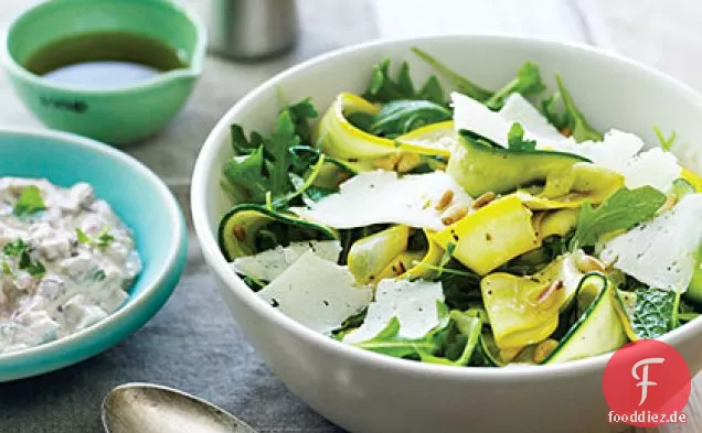 Sommerkürbis-Carpaccio und rasierter Käsesalat