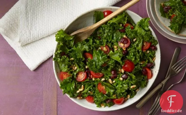 Grünkohlsalat mit Preiselbeeren