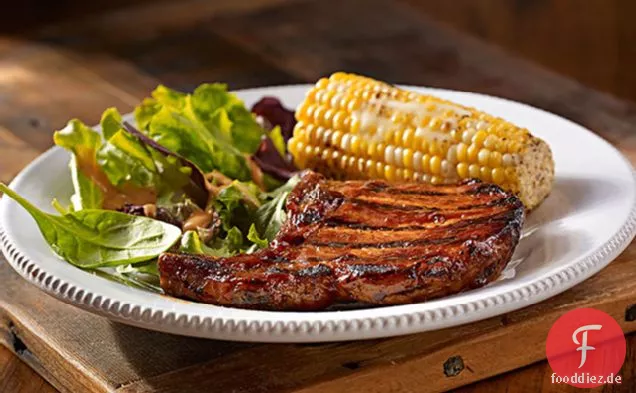 Gegrilltes BBQ Schweinekotelett Abendessen